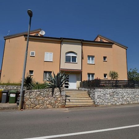 Apartment Lucy Malinska Bagian luar foto
