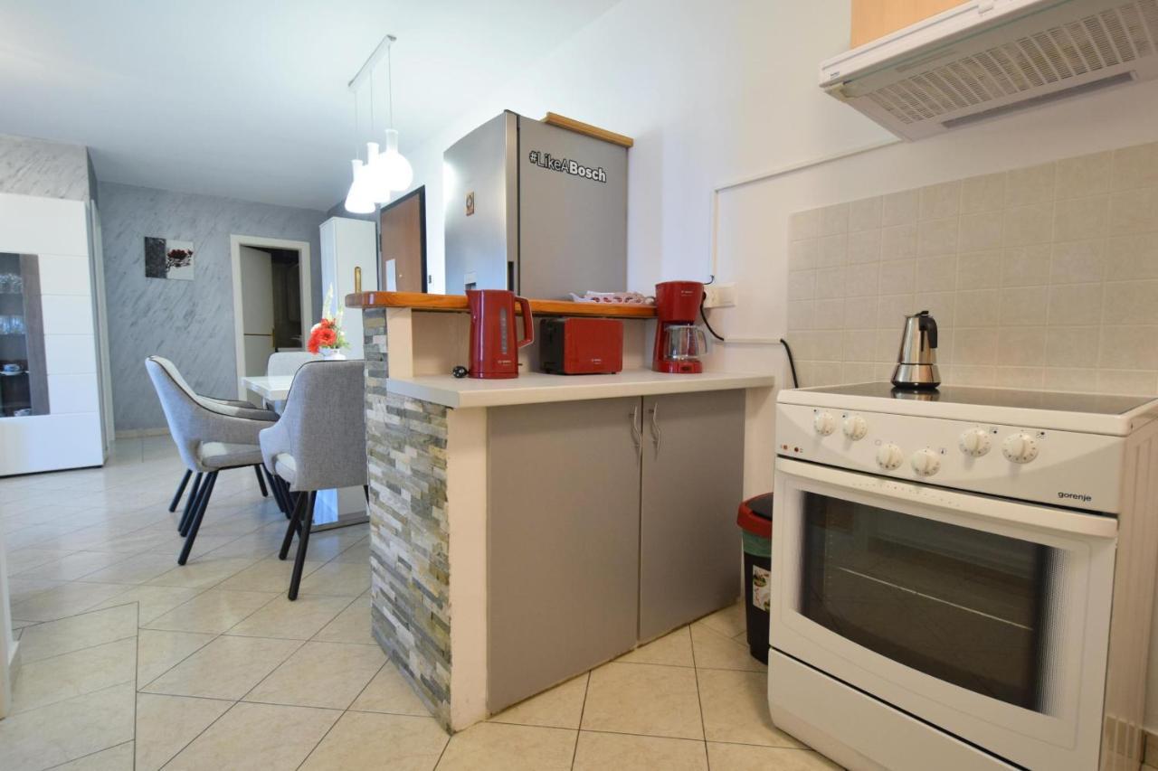 Apartment Lucy Malinska Bagian luar foto