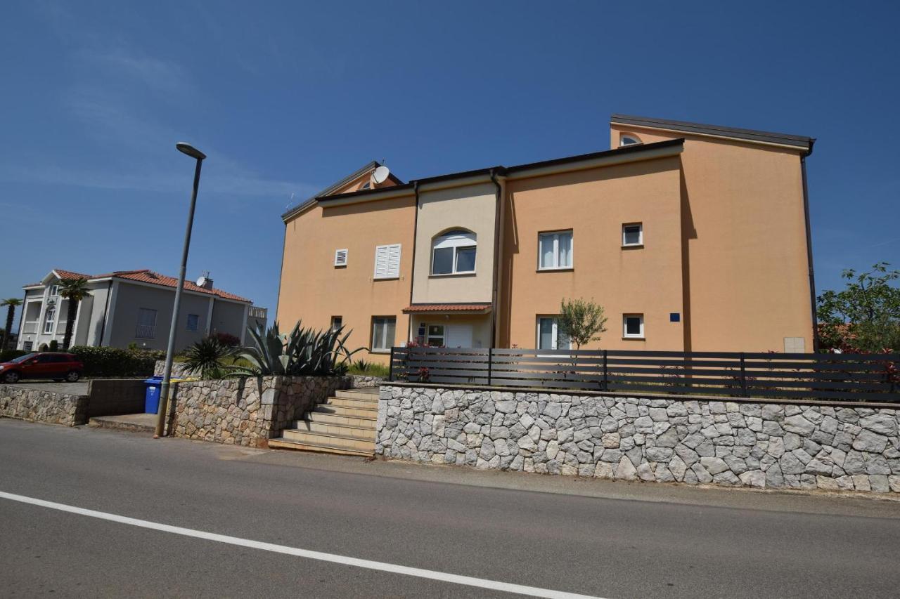 Apartment Lucy Malinska Bagian luar foto
