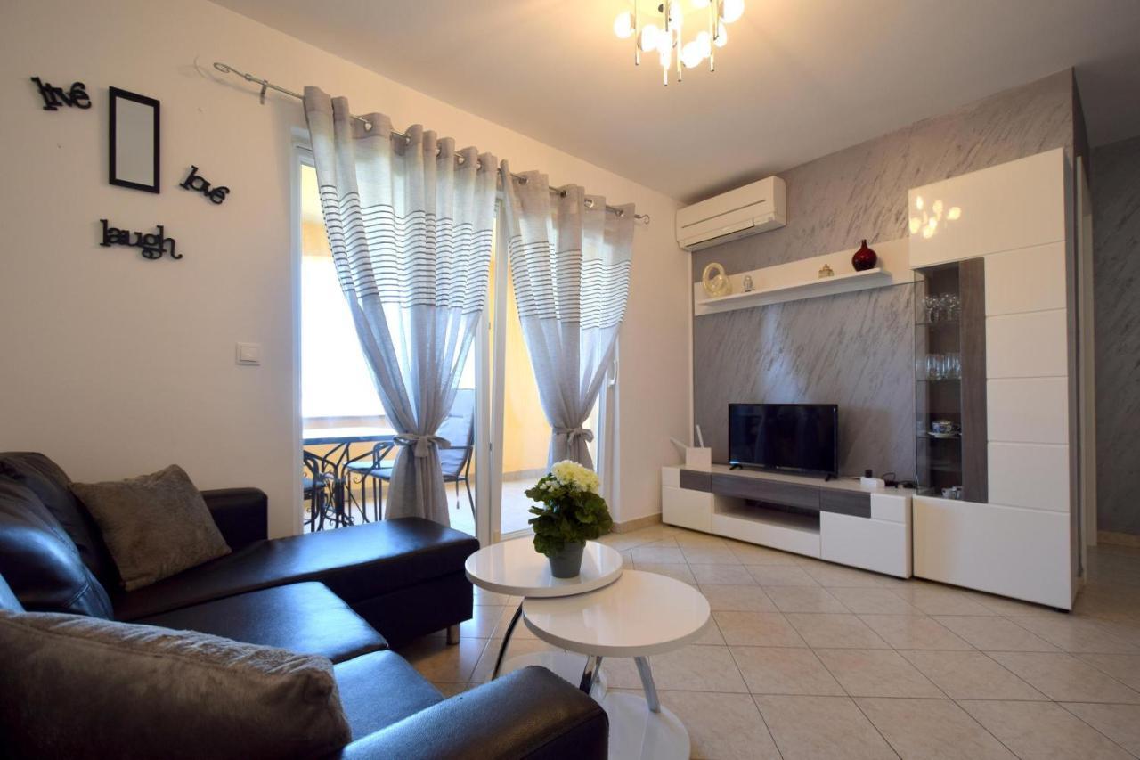 Apartment Lucy Malinska Bagian luar foto